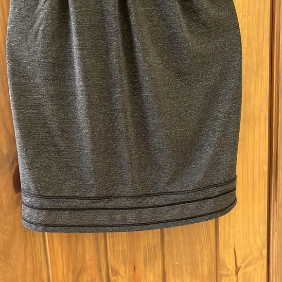 Lulu lemon tank.  Size 4. - Picture 3 of 7